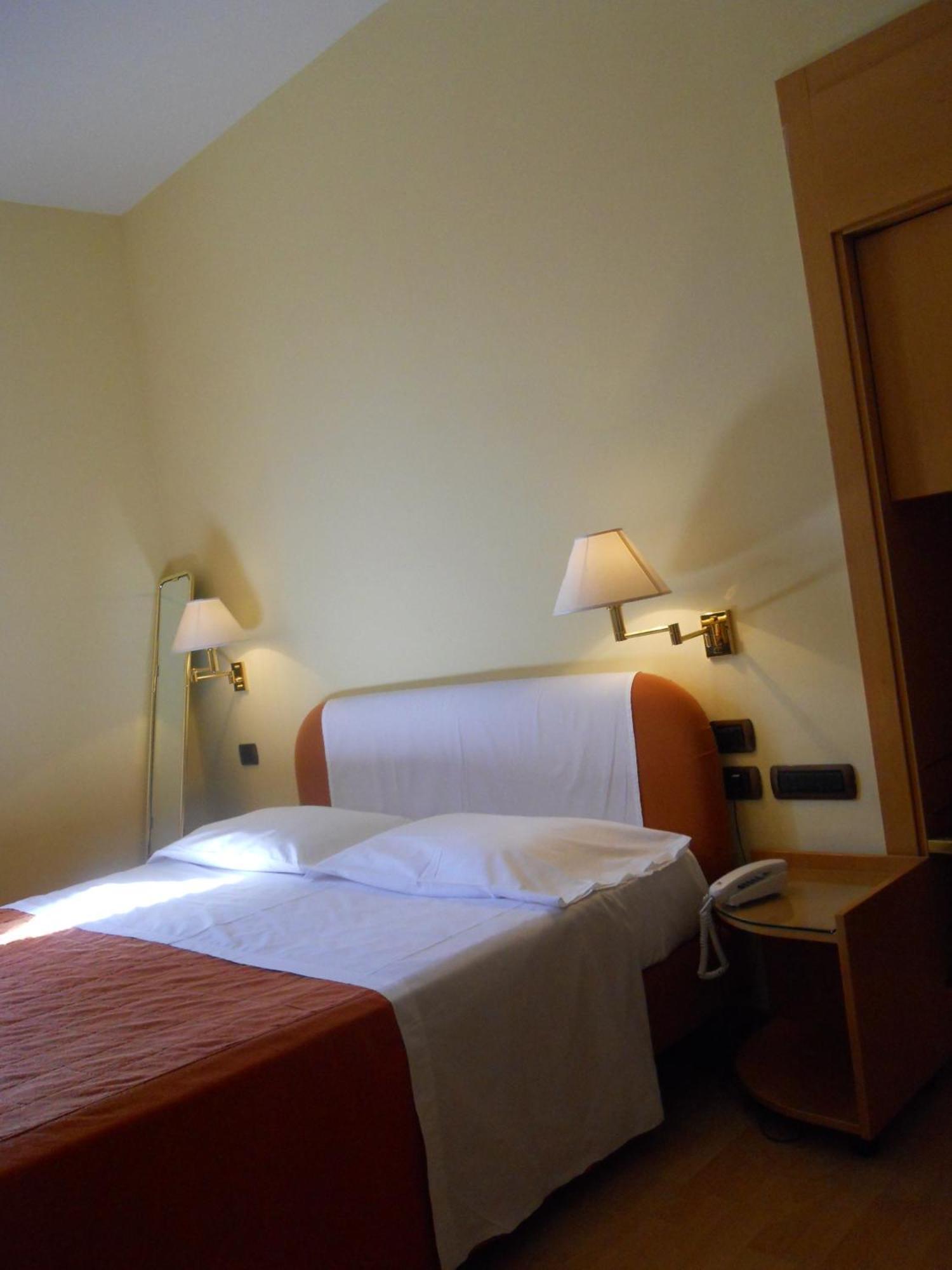 Albergo Italia Urbino Exteriér fotografie